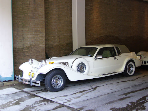 look at the 'gangster car.