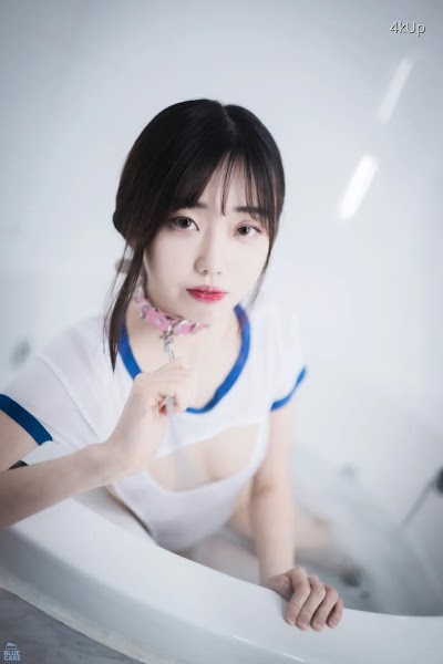 [BLUECAKE] Kim Ji-won (김지원) White One + RED.Ver