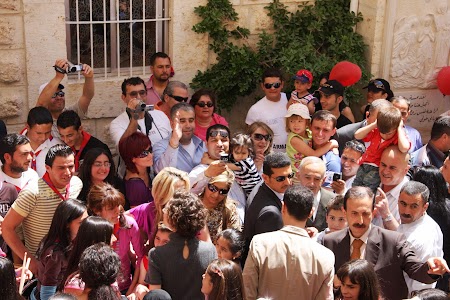 22. Bashar in multime.JPG