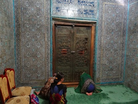 41. Rugaciune in Uzbekistan.JPG