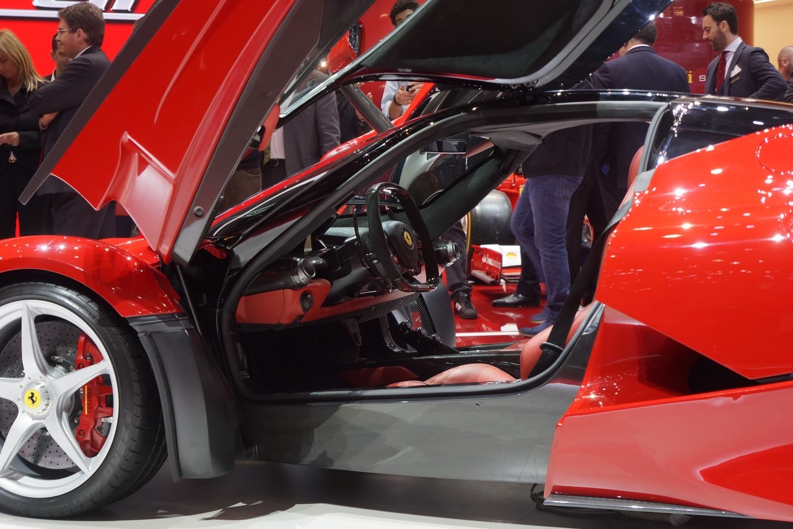 [Ferrari-LaFerrari-6%255B3%255D.jpg]