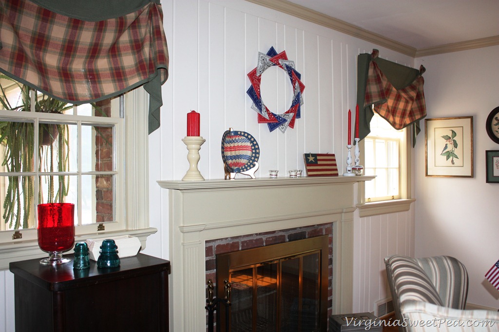 [4th%2520of%2520July%2520Mantel1%255B2%255D.jpg]