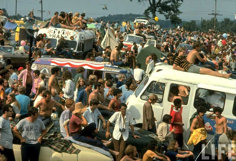 Woodstock_crowd 1.jpg