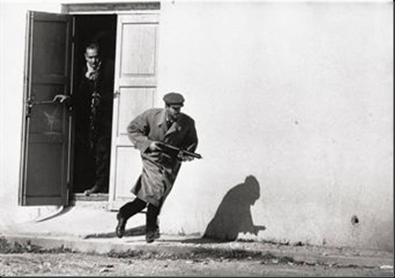 turkish_cypriot_sprinting_from_a_cinema_door_under_fire_Cypres, 1964