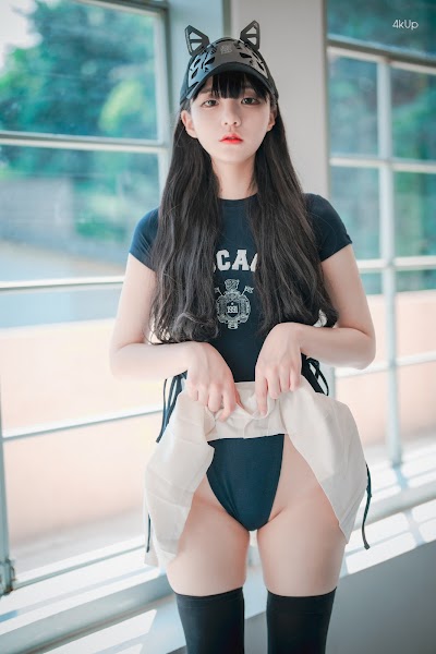 DJAWA Photo – Jeong Jenny (정제니) Classic Athletic Girl in Navy Blue