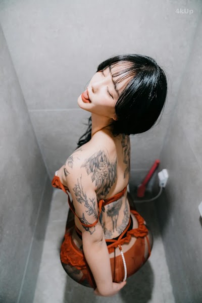 Jeon Bo-Yeon (전보연) Toilet Girl
