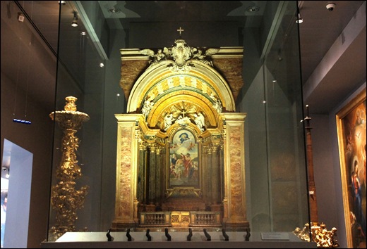 Gloria Ishizaka - museu de são roque - modelo da Capela de São João Baptista