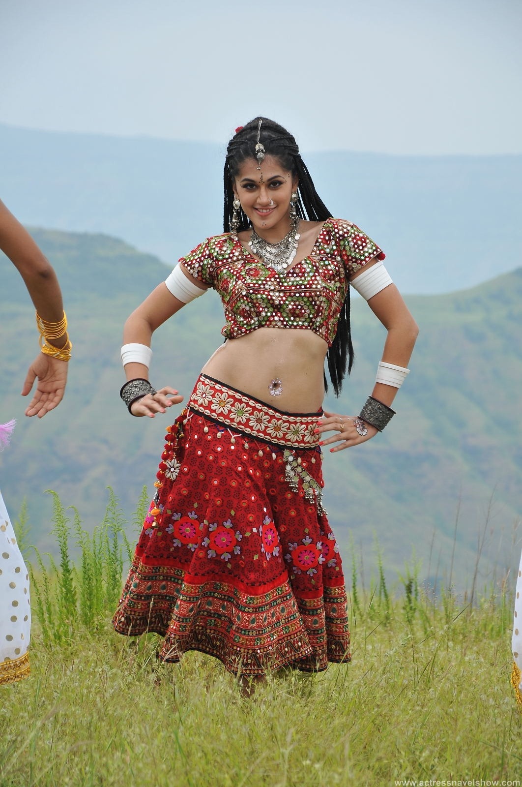 [Tapsee%2520Milky%2520%2520Hot%2520Navel%2520Show%2520%25281%2529%255B3%255D.jpg]