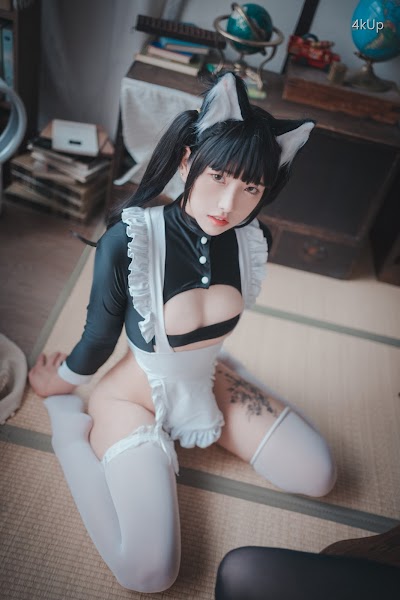 DJAWA Photo – Bambi (밤비) & Sonson (손손) Maid Mansion W