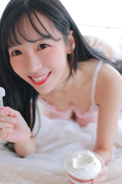 쏘블리 (@leeesovely) Housekeeper 2-1 Photo Set Collection