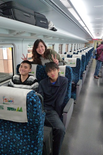[Taroko-Express-Train6.jpg]