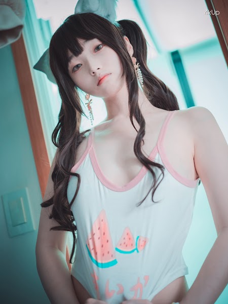 DJAWA Photo – Bambi (밤비) The cat I picked up turned into a girl