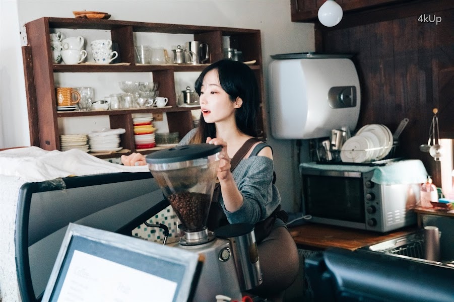 [Loozy] Bambi (밤비) Cafe Alba