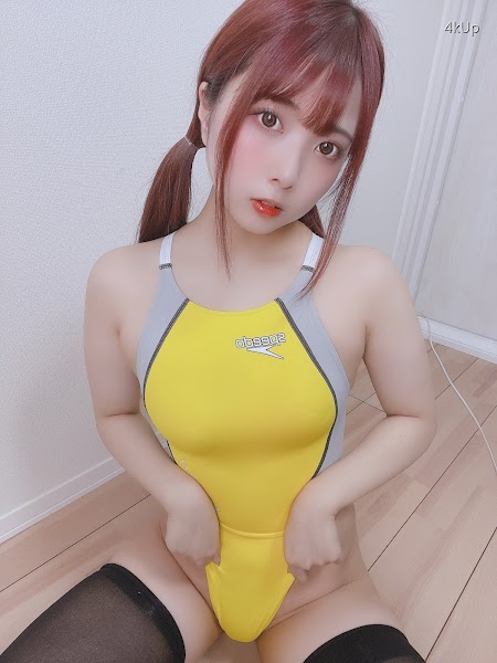 [Fantia] Tomiko (とみこ) 黄色い競泳水着 とニーソ