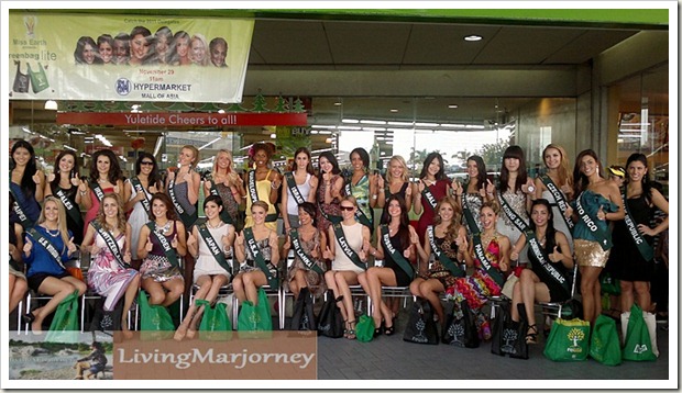 Miss Earth 2011 Delegates at SM Hypermarket