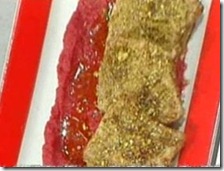 Medaglioni di maiale in crosta di pistacchi e crema di rape rosse