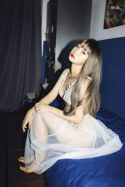 Jeong Jenny (정제니) – Jenny’s maturity – Moon Night Snap