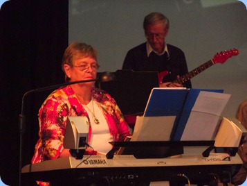 Barbara McNab playing Zambesi on her brand new Yamaha Tyros 4 arranger/keyboard