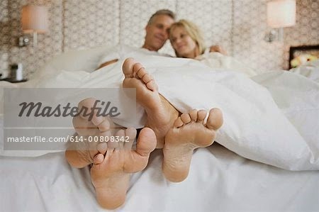 [couple-in-bed%255B4%255D.jpg]