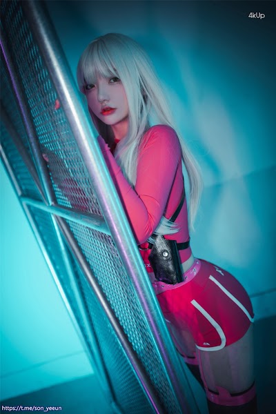 DJAWA Photo – Son Ye-Eun (손예은) “[Squid Game] Triangle Soldier”