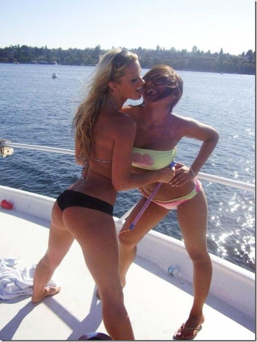 Hot-girls-yachts-2