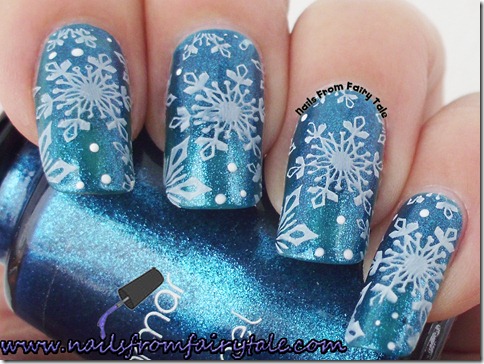matching manicure - snowflakes 5