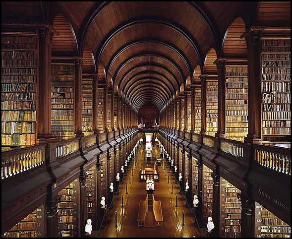 Bibliothèque du Collège Trinity, AKA, la Long Room, Dublin, Irlande