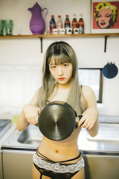 Jeong Jenny (정제니) – Jenny’s maturity – Moon Night Snap