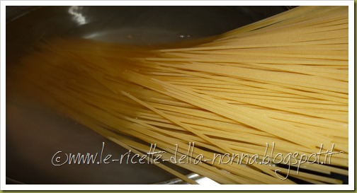Spaghetti al sugo di pomodoro e basilico (1)
