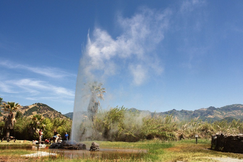 valley-of-geysers-4