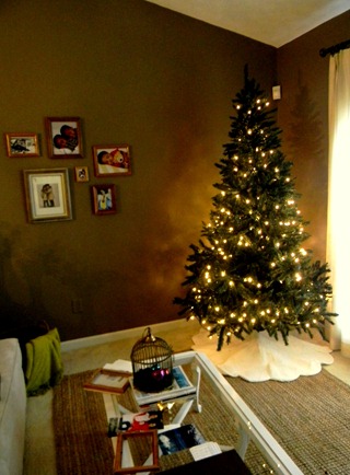 table and christmas tree2