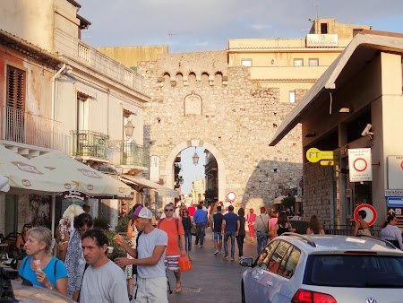 42. Poarta intrare in Taormina.JPG