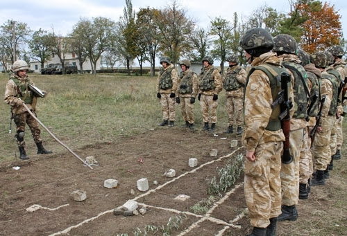 Военнослужащие украинской армии во время учений Военнослужащие украинской армии во время учений