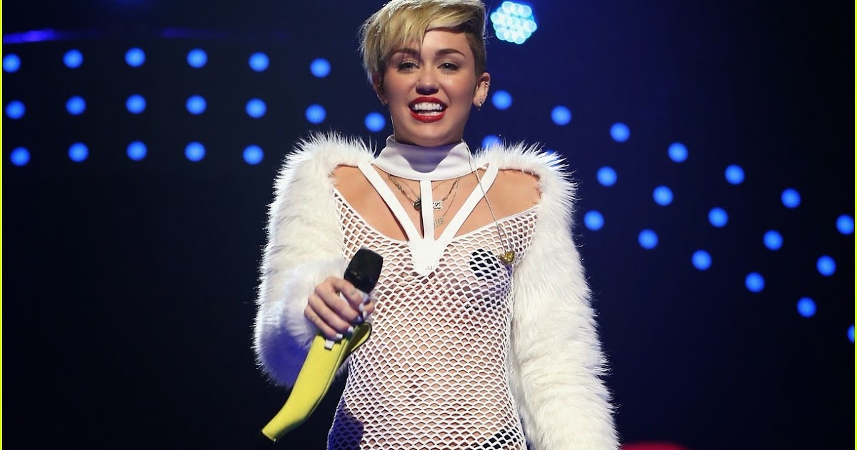 Gistplaza Com Miley Cyrus Performs On Stage Yet Again Almost
