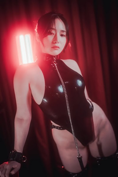DJAWA Photo – Pia (피아) “Cling to Latex”