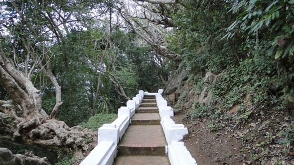 Escadaria do Monte Phousi