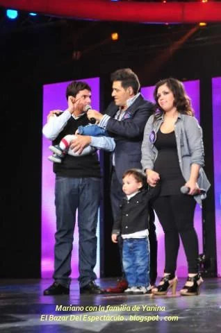Mariano con la familia de Yanina.JPG