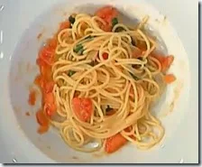Spaghetti pomodoro, basilico e cipolla