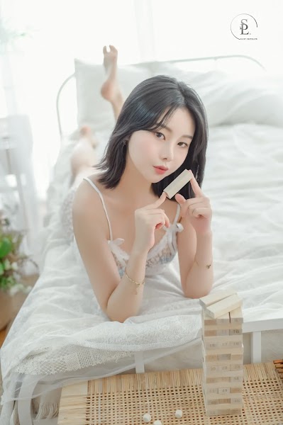 SAINT Photolife – Yuna (유나) No.32 Jenga