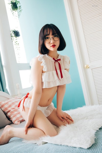[Loozy] The Queen is Back – Son Ye-Eun (손예은)