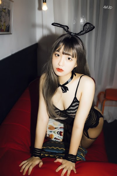 Jeong Jenny (정제니) – Jenny’s maturity – Moon Night Snap