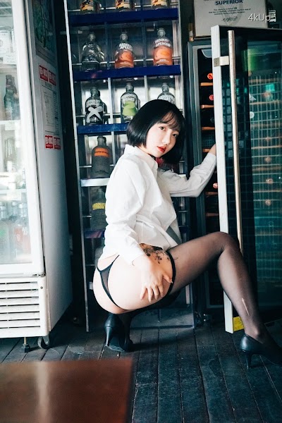 [Loozy] Son Ye-Eun (손예은) Tainted Love Bar