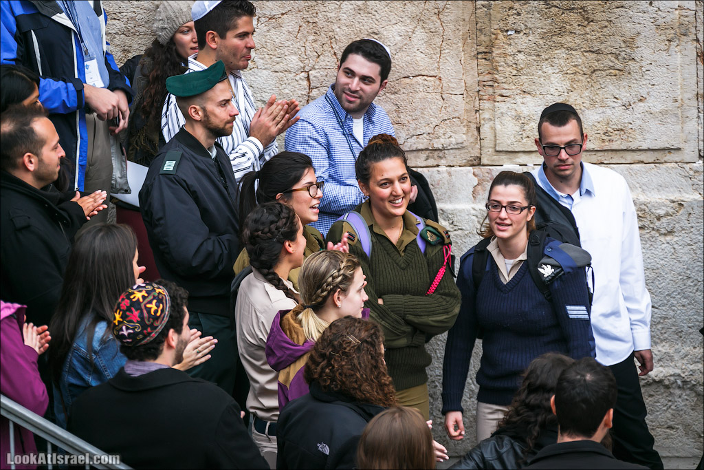 Ханука в старом городе в Иерусалиме. LookAtIsrael.com - Фото путешествия по Израилю | Hanukkah in Old City of Jerusalem | חנוכה בעיר העתיקה ירושלים