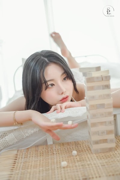 SAINT Photolife – Yuna (유나) No.32 Jenga