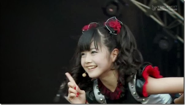 BABYMETAL_catch-me-if-you-can_18