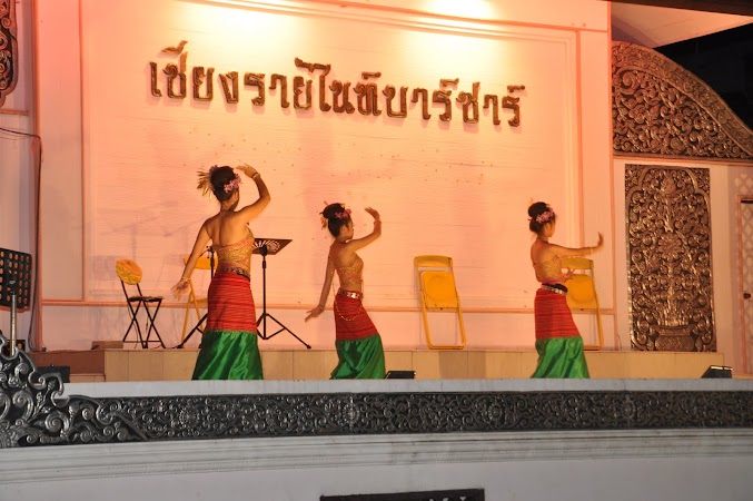 Imagini Thailanda: Divertisment in Piata de noapte din Chiang Rai, Thailanda