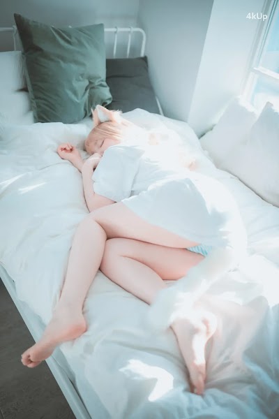 DJAWA Photo – Yeri “My Cat is a Kawaii Girl