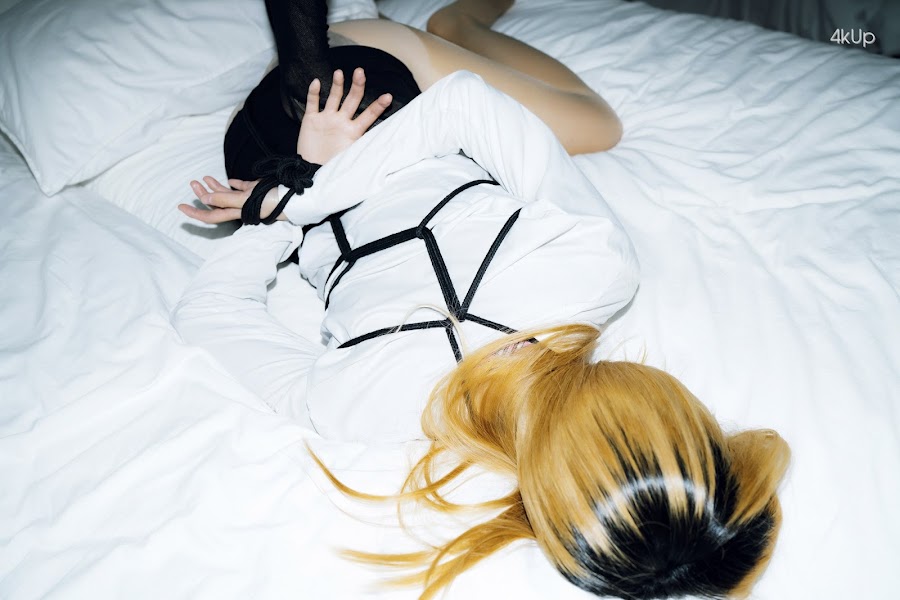 Mona (모나) & Jucy (쥬시) – Loveholic & Moon Night Snap