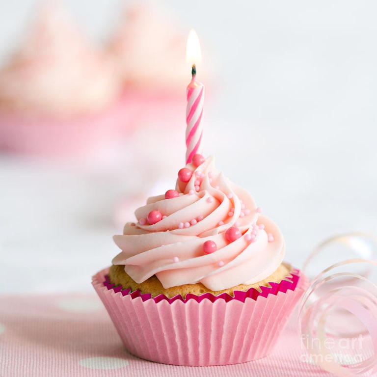 [8-birthday-cupcake-ruth-black%255B6%255D.jpg]