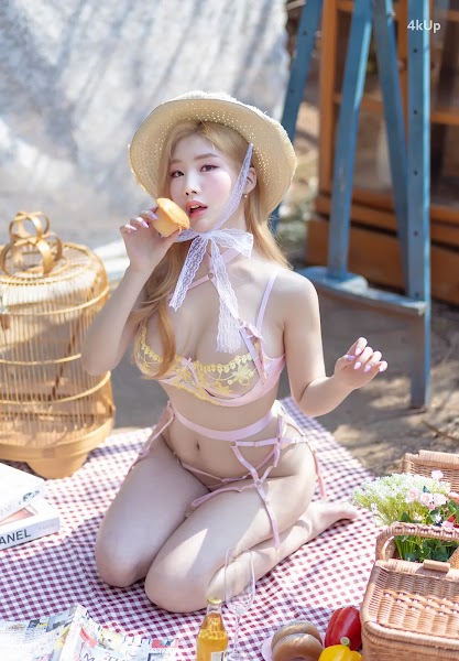 Yebin (전예빈) Picnic With Love